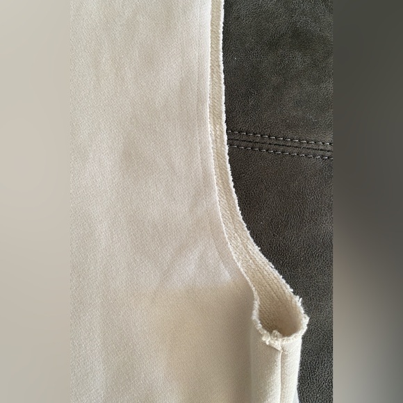 Alo Yoga Men’s Renown Sleeveless Hoodie Bone - Picture 6 of 10